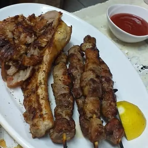 Ταβέρνα Ουζερί Ο Κυνηγός restaurante en Oichalía