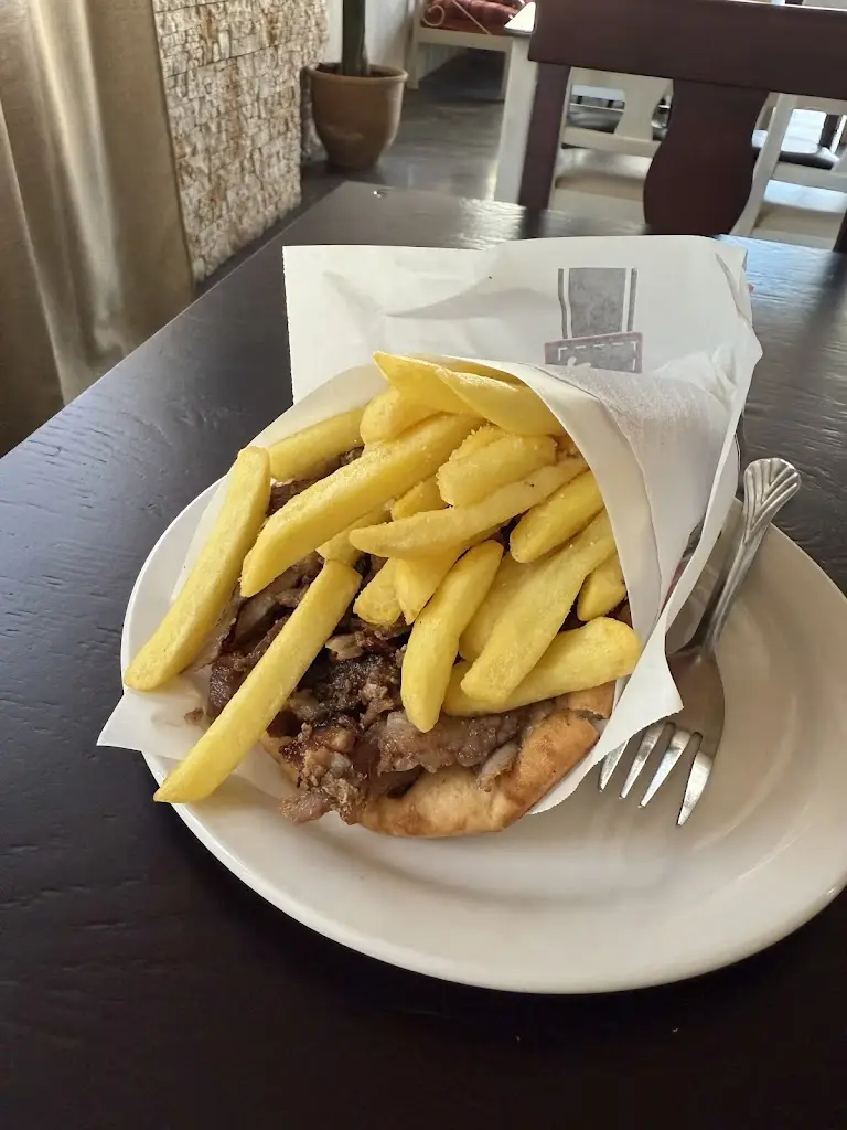 OM DA_Family Taverna Arvanitis_Ágioi Déka_review