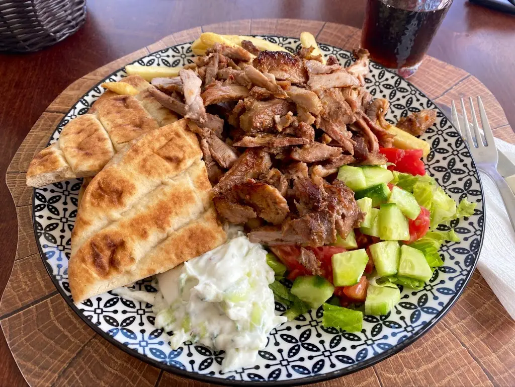 Ralph Salomon_Family Taverna Arvanitis_Ágioi Déka_review