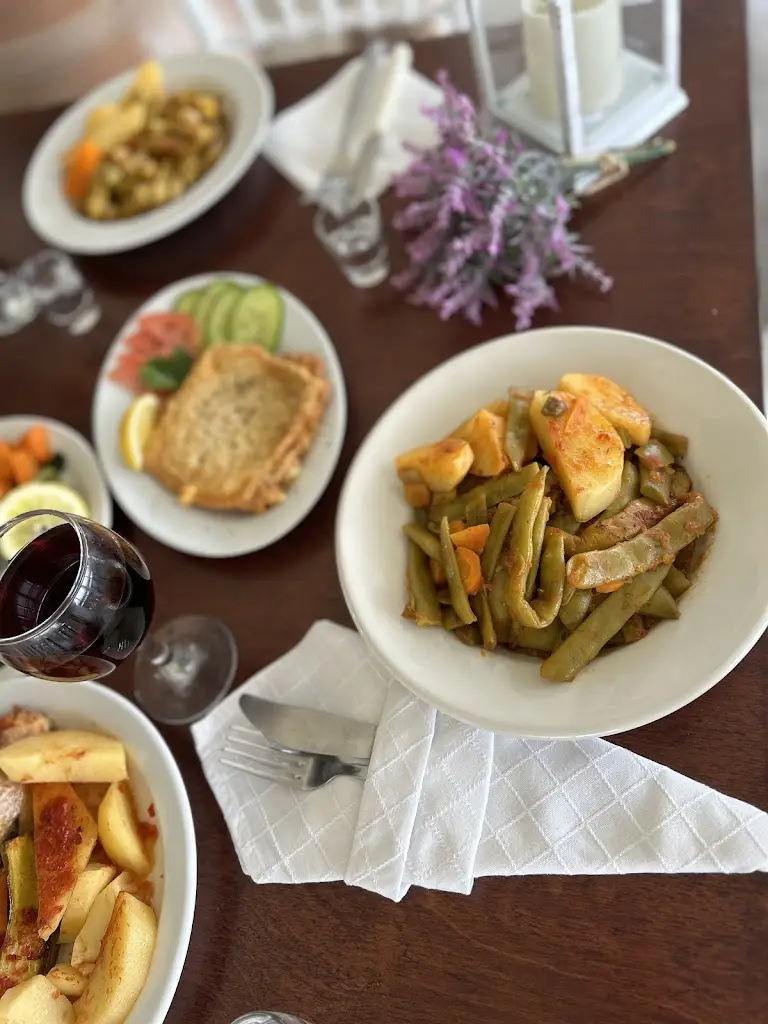 Family Taverna Arvanitis_Ágioi Déka_slider_image_2