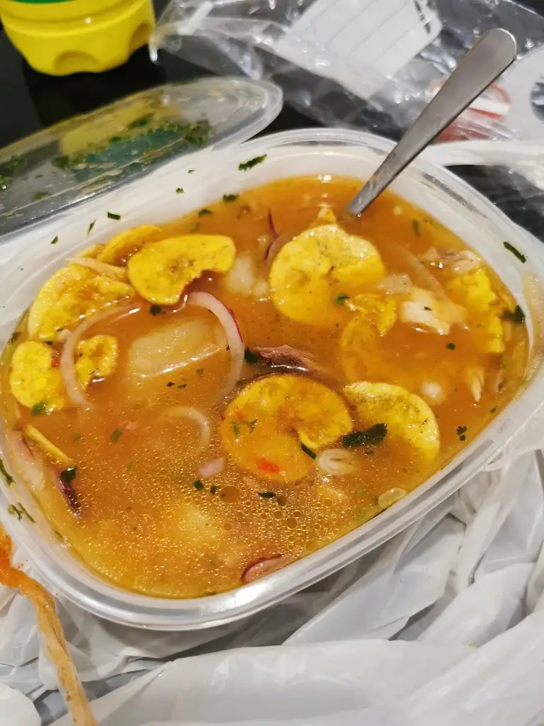 THALIA HAMALELI_Αυλή Ελευσίνα_Elefsína_review