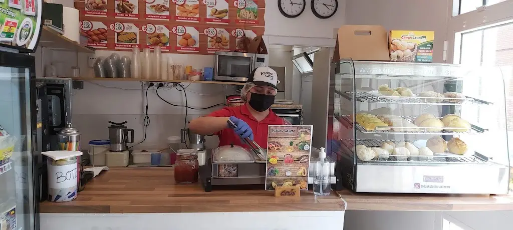 Αυλή Ελευσίνα Restaurant in Elefsína