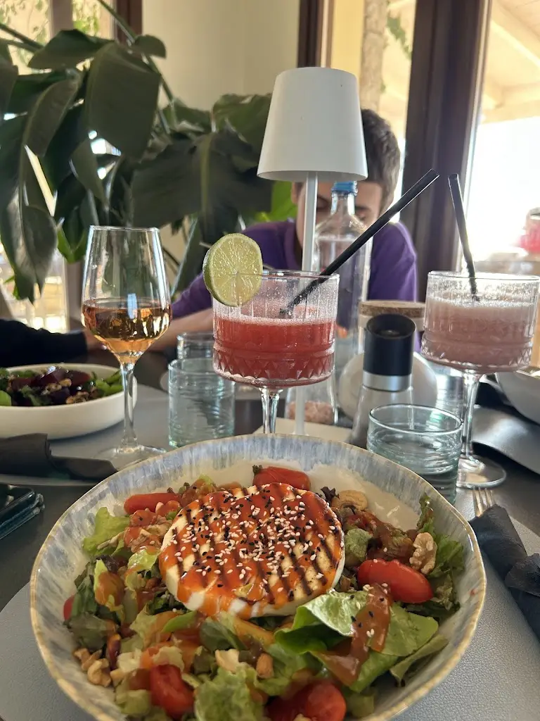 Elisa May_Akrotiri Cafe_Ágioi Déka_Bewertung