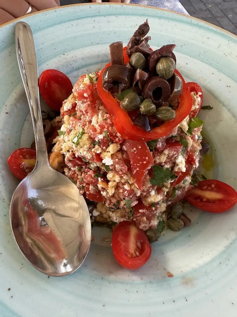 Roman Rosca_Old fisherman's tavern_Vasilikí_reseña