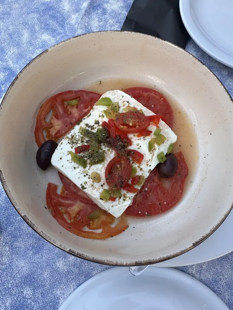 Antonella Timiș_Old fisherman's tavern_Vasilikí_reseña