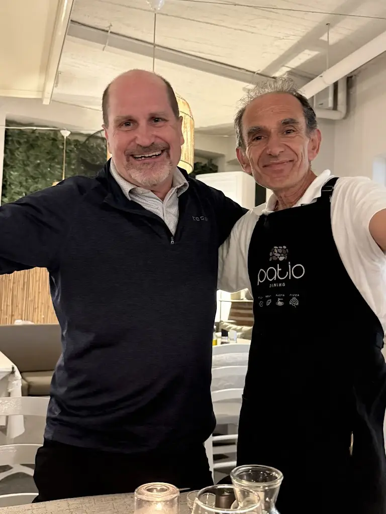 Stephanie Joyce_PATIO DINING_Vasilikí_Bewertung