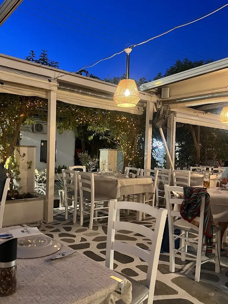 PATIO DINING_Vasilikí_slider_image_3