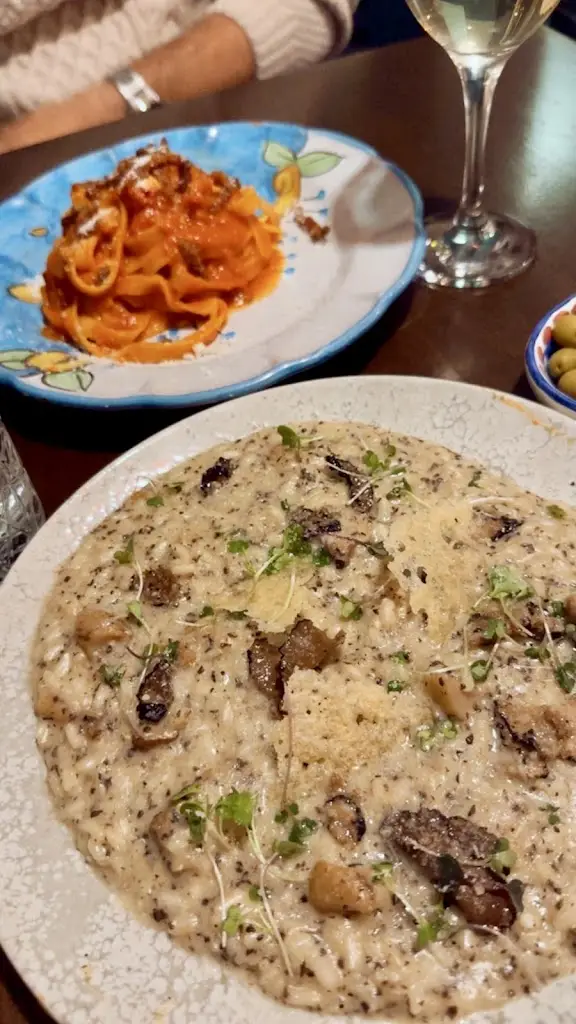 Laura Kalmink_RESTAURANT CAFE /POOL BAR_Vasilikí_review