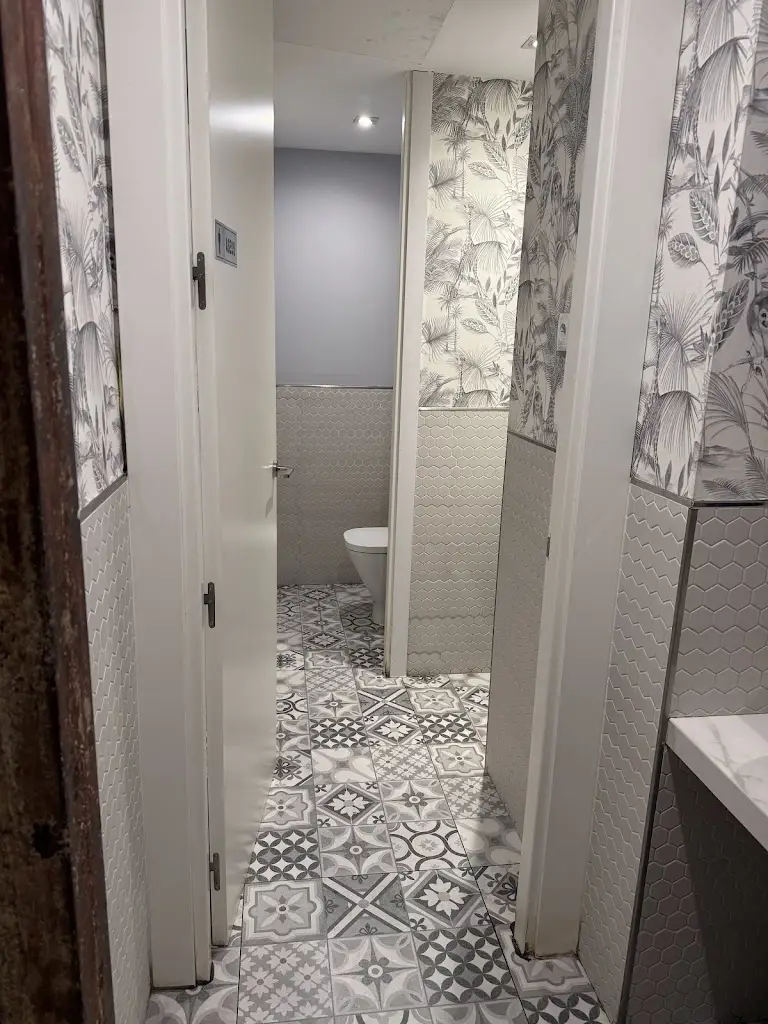 Eric Maddox_Family Taverna Almi_Vasilikí_reseña