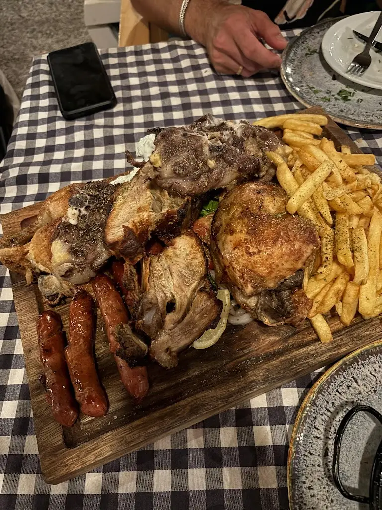 Misha p_Apnea Restaurant Beach Bar_Agía Galíni_avis