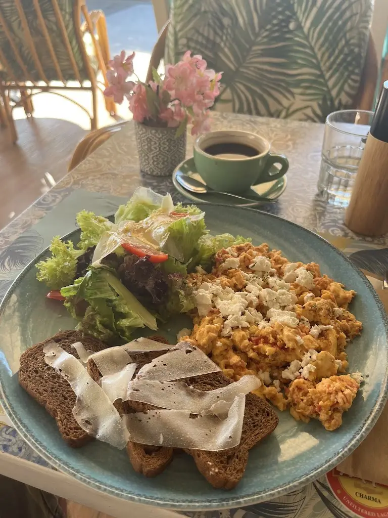 Fie Vollies_Balloon Cafe Brasserie & Cocktails_Agía Galíni_reseña