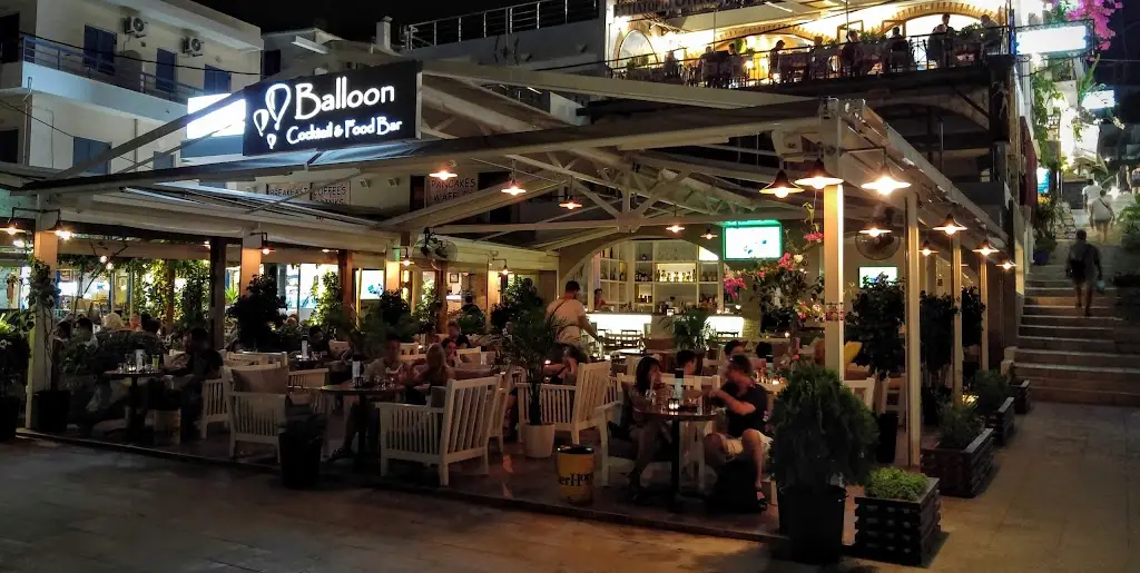 Balloon Cafe Brasserie & Cocktails Restaurant in Agía Galíni