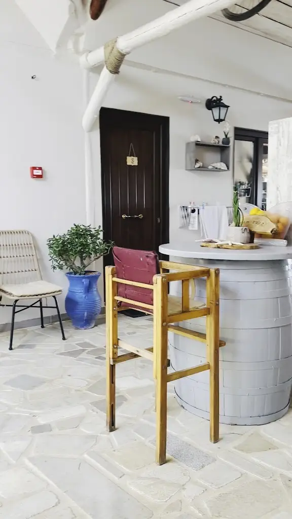 Jeanne Reynolds_Lava Beach Suites and Bar_Agía Galíni_Bewertung