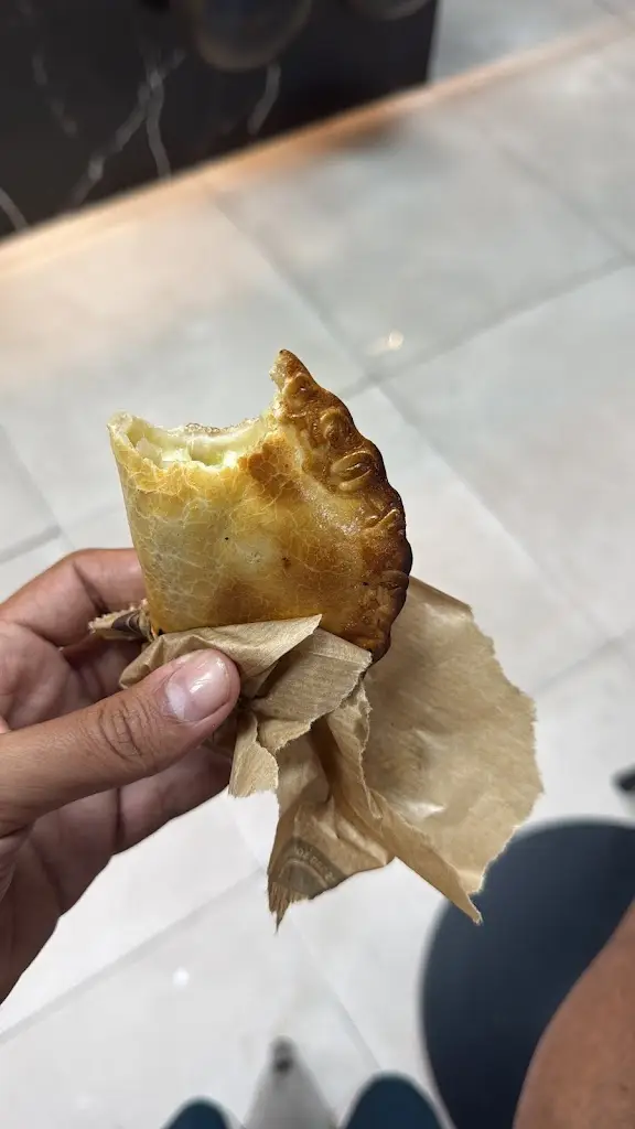 Frank De Mita_ΤΟ ΛΙΜΑΝΑΚΙ_Elefsína_review