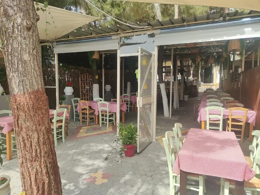 ΑΡΚΟΛΕΩΝ ΓΕΎΣΕΙΣ_Arkalochóri_slider_image_1