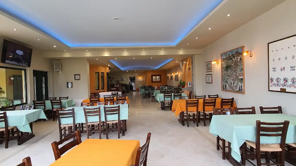 Arodamos Restaurant in Anógeia