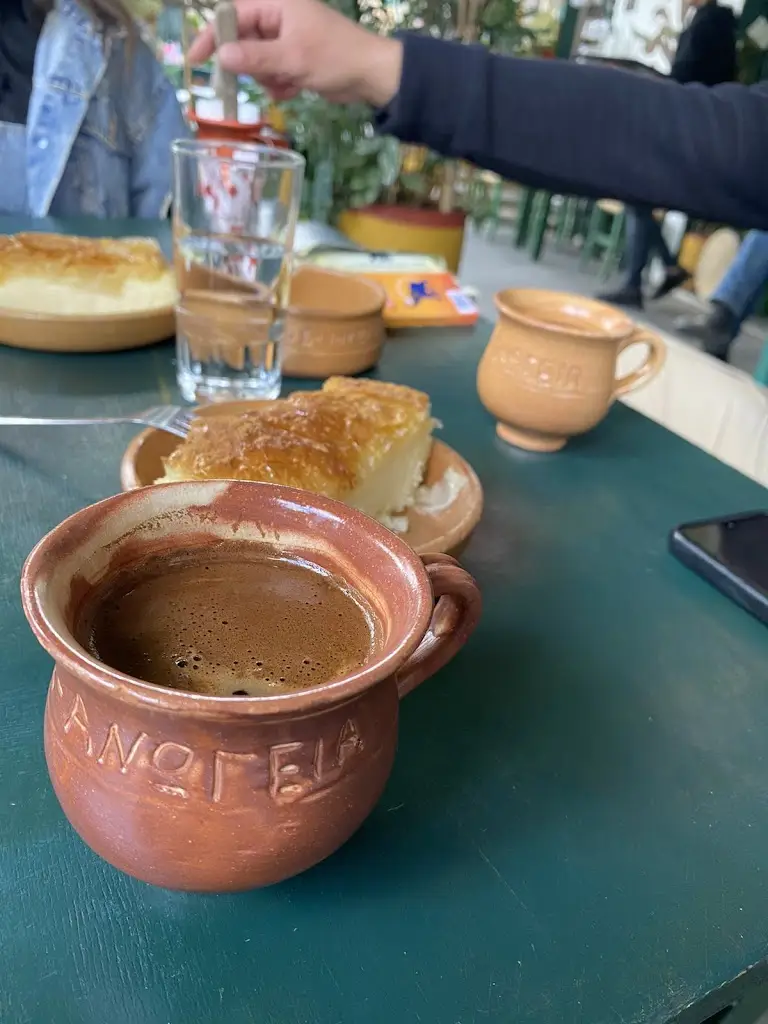 Ἡ Πλατεῖα τοῦ Συντάγματος (Καφενεῖον Σκουλᾶ)_Anógeia_slider_image_3