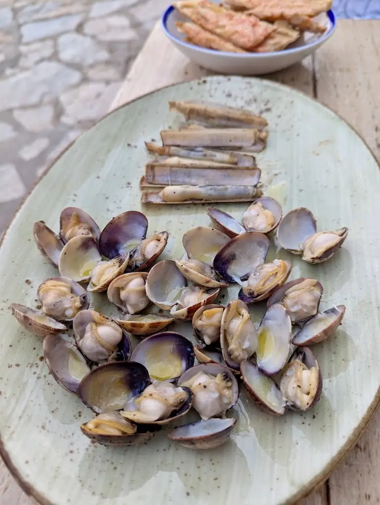 somesh beeharry_Ο Μανώλης_Atsipópoulo_Bewertung