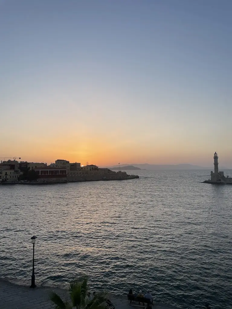 Sam Spence_PALLAS_Chaniá_reseña