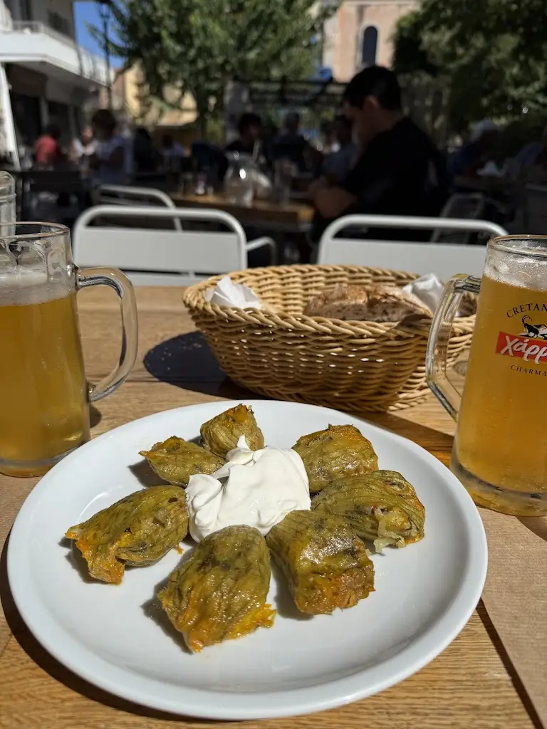 Samira Farahani_Kouzina e.p.e._Chaniá_reseña