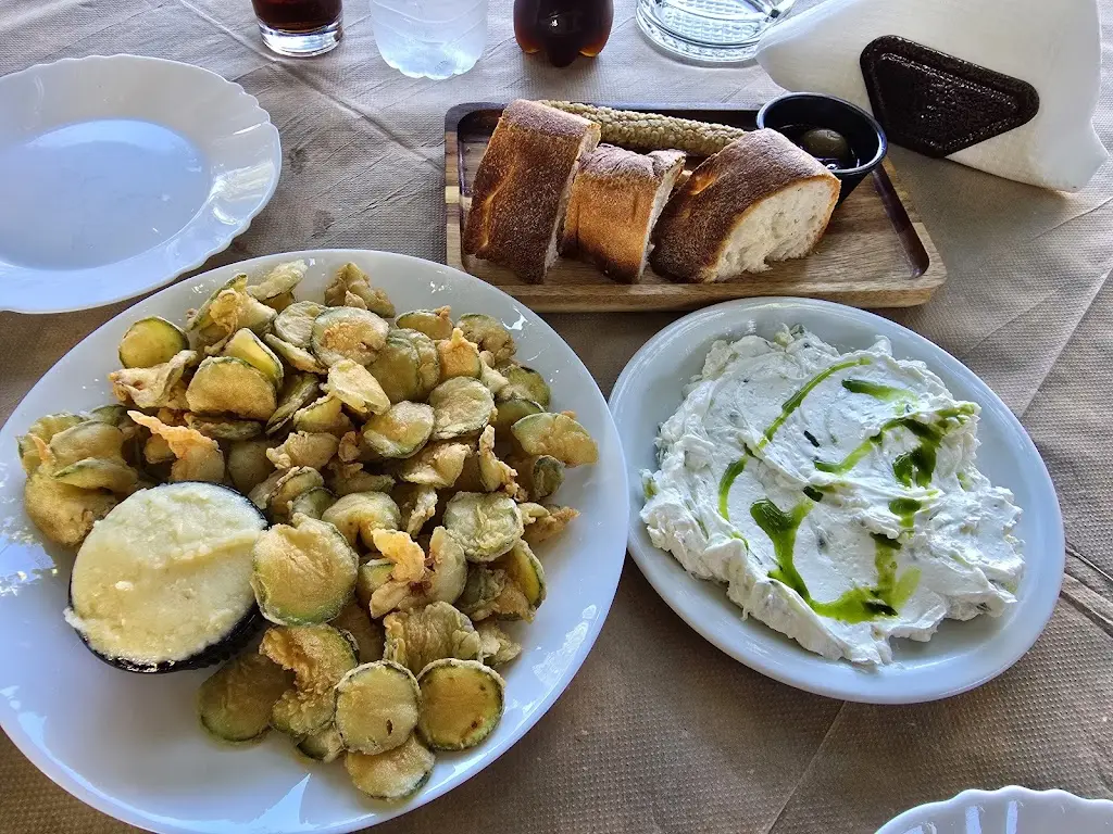 Ionut Raducanu_Taverna Dimitris and Sakis_Darátsos_review