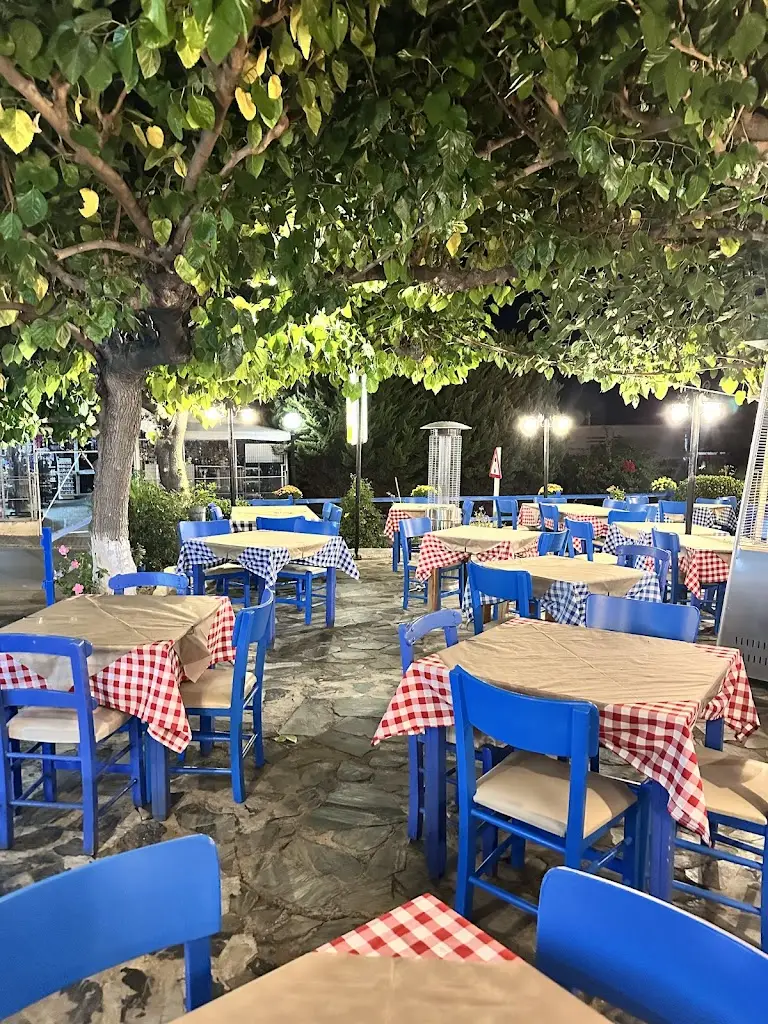 Taverna Dimitris and Sakis_Darátsos_slider_image_3