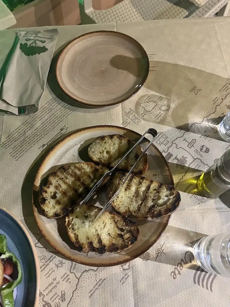 Özlem Ce_PERGOLA_Darátsos_review