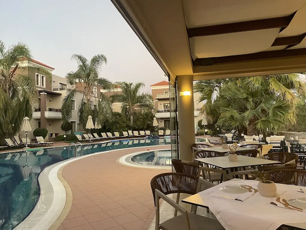 Okeanis All Day Restaurant_Darátsos_slider_image_3