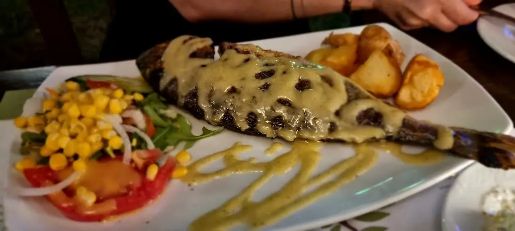 Menü_Kuzina Galerie_Darátsos_Bild_6