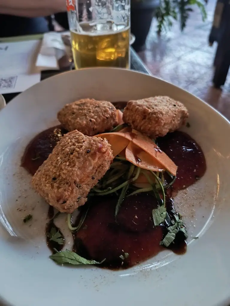 Menü_Kuzina Galerie_Darátsos_Bild_9