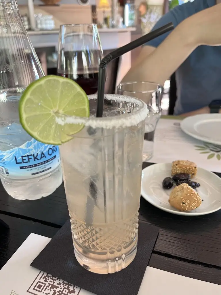 Bálint Réthy_Kuzina Galerie_Darátsos_Bewertung