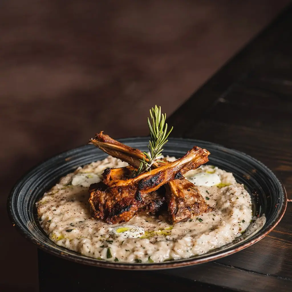 Kuzina Galerie_Darátsos_slider_image_3