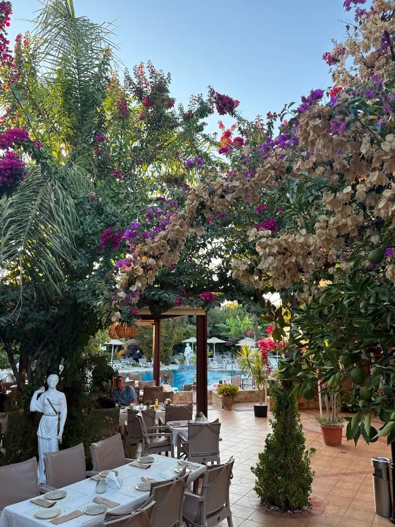 Artemis Restaurant_Darátsos_slider_image_3