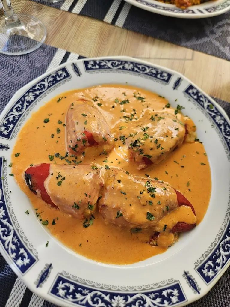 Raluca Cosmina_Anna's Taverna_Darátsos_avis