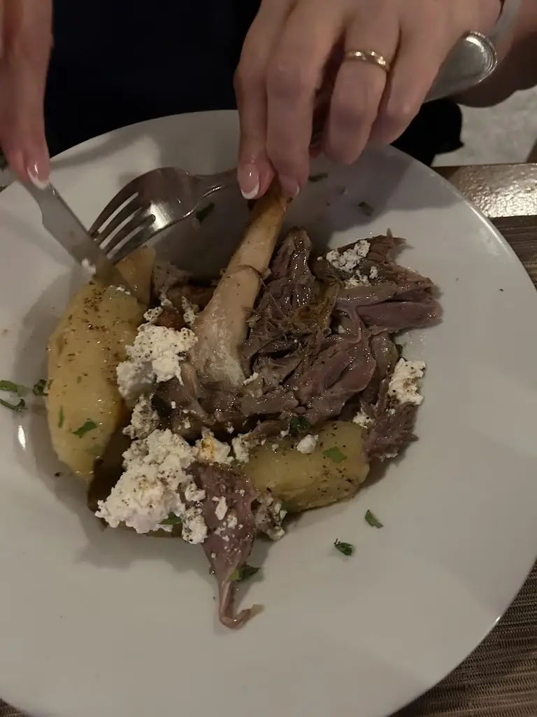 Mike Tuttle_Poulis, N. J., S.A._Eloúnda_avis