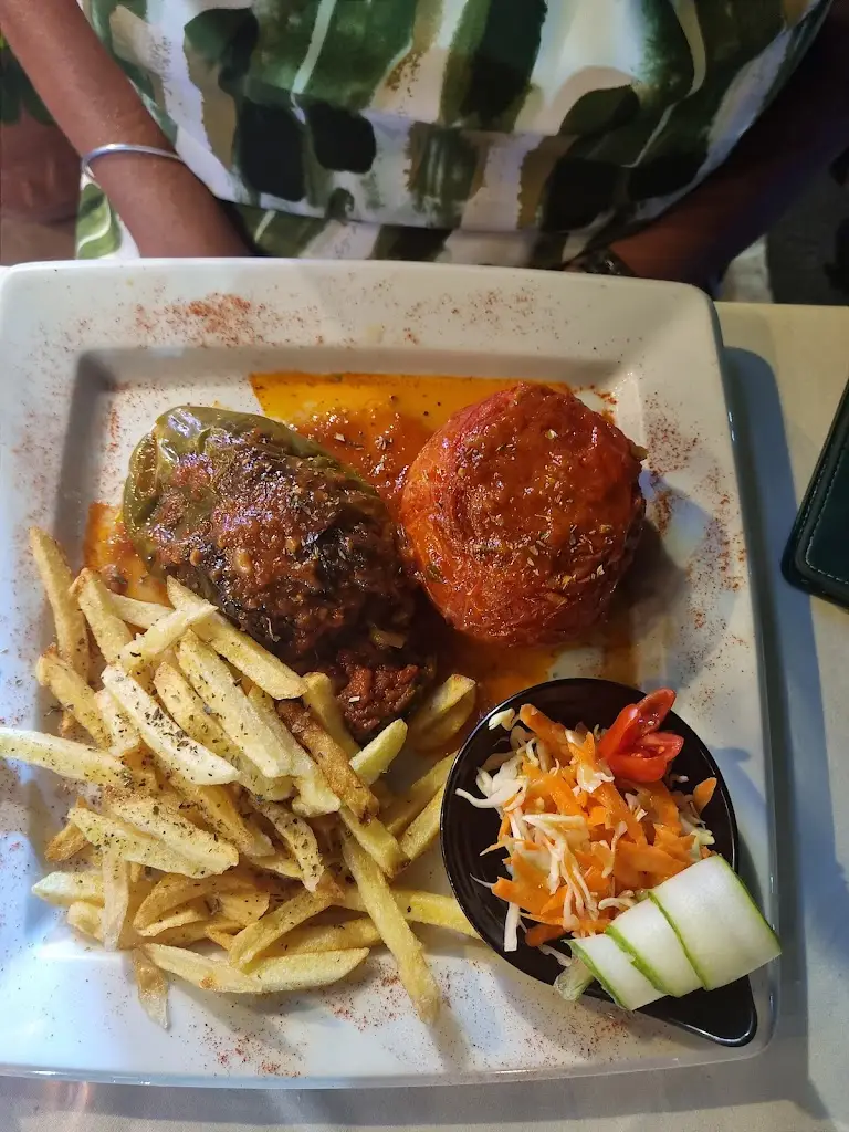 Ian Bell_Taverna Leonidas_Eloúnda_review