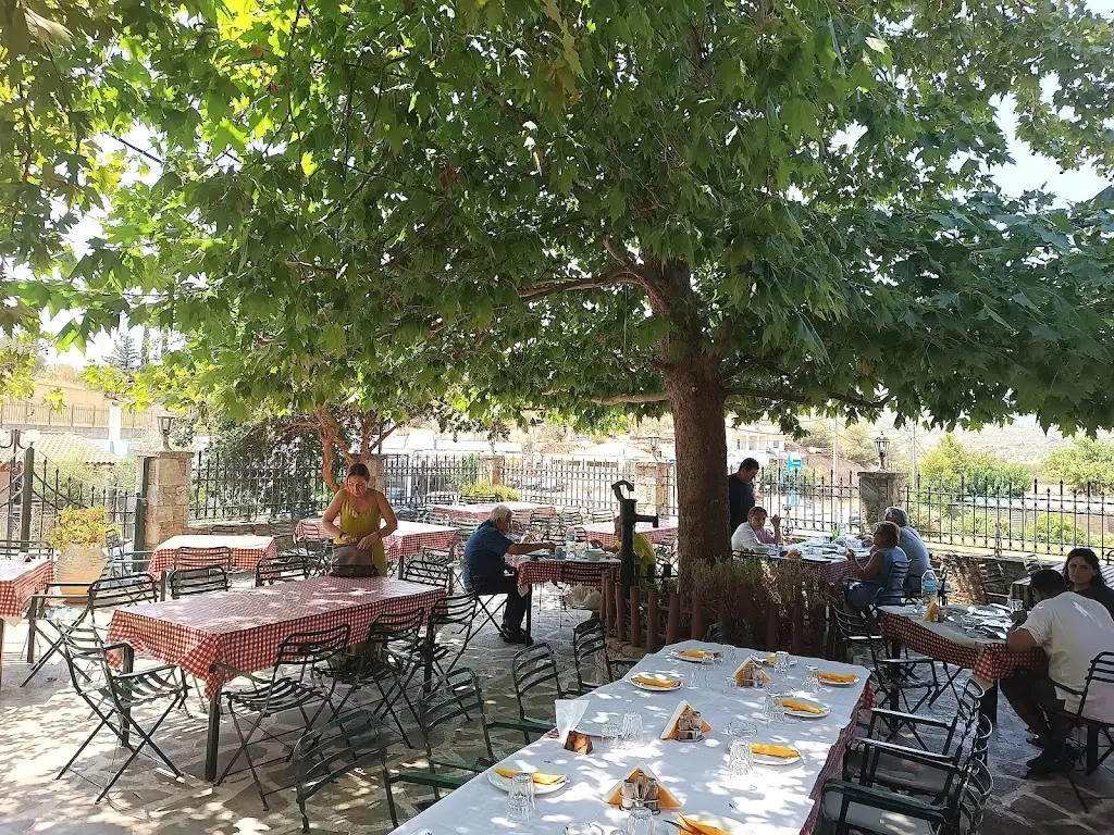 The good wine_Grammatikó_slider_image_3