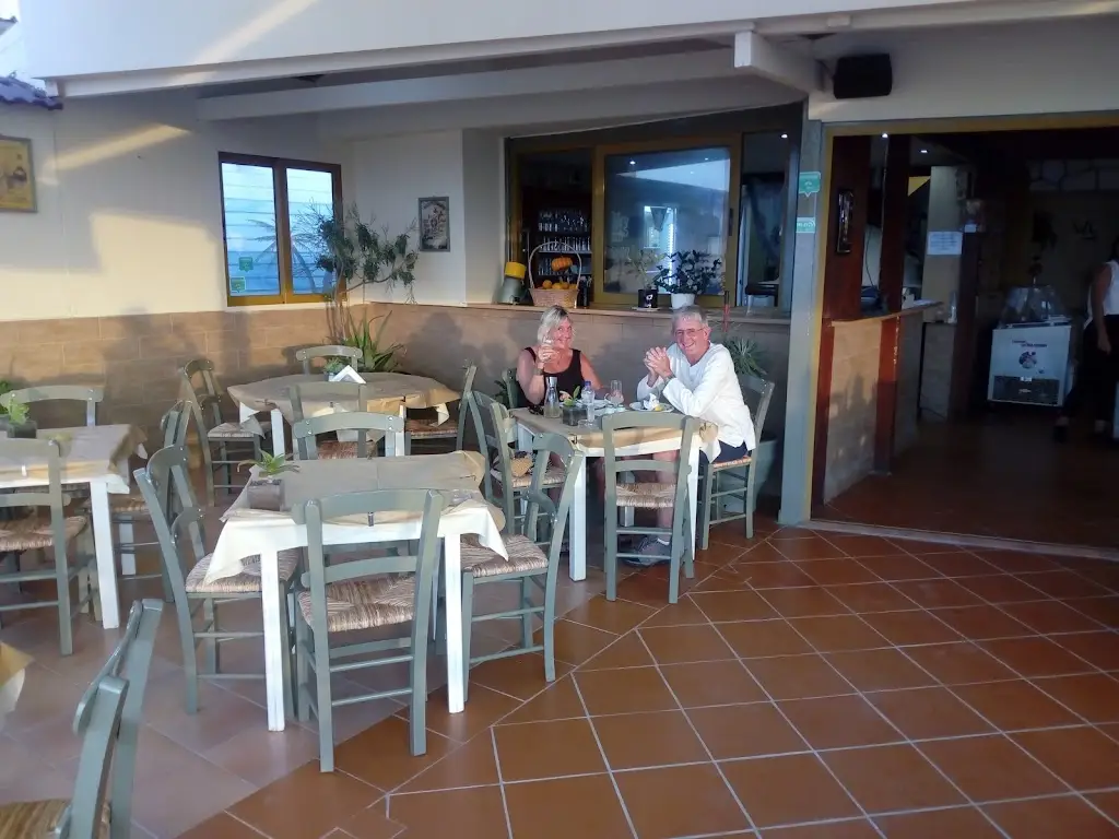 Tavern Paximadi_Goúrnes_slider_image_1