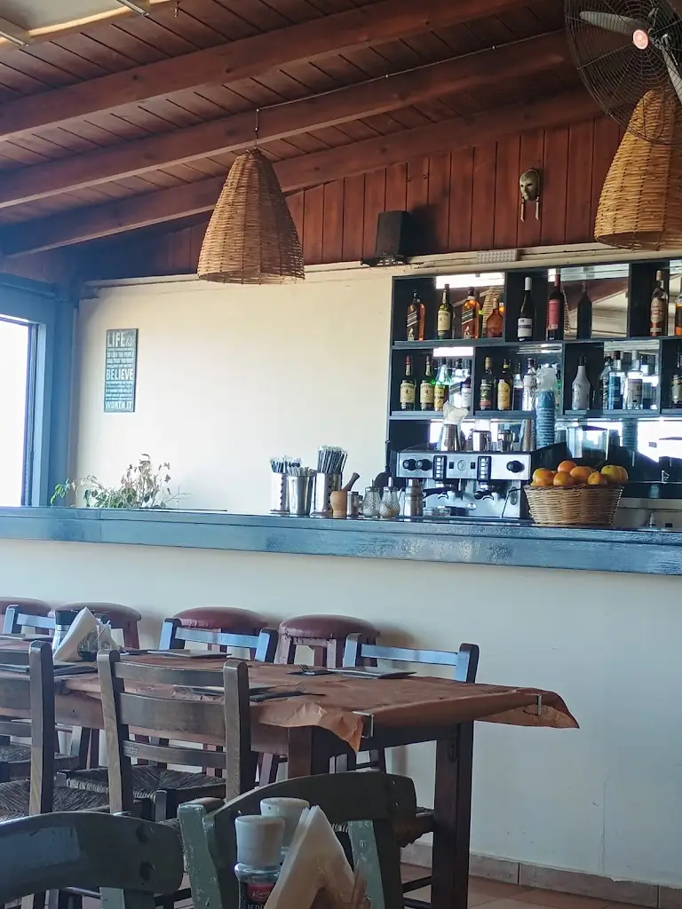 Tavern Paximadi_Goúrnes_slider_image_3