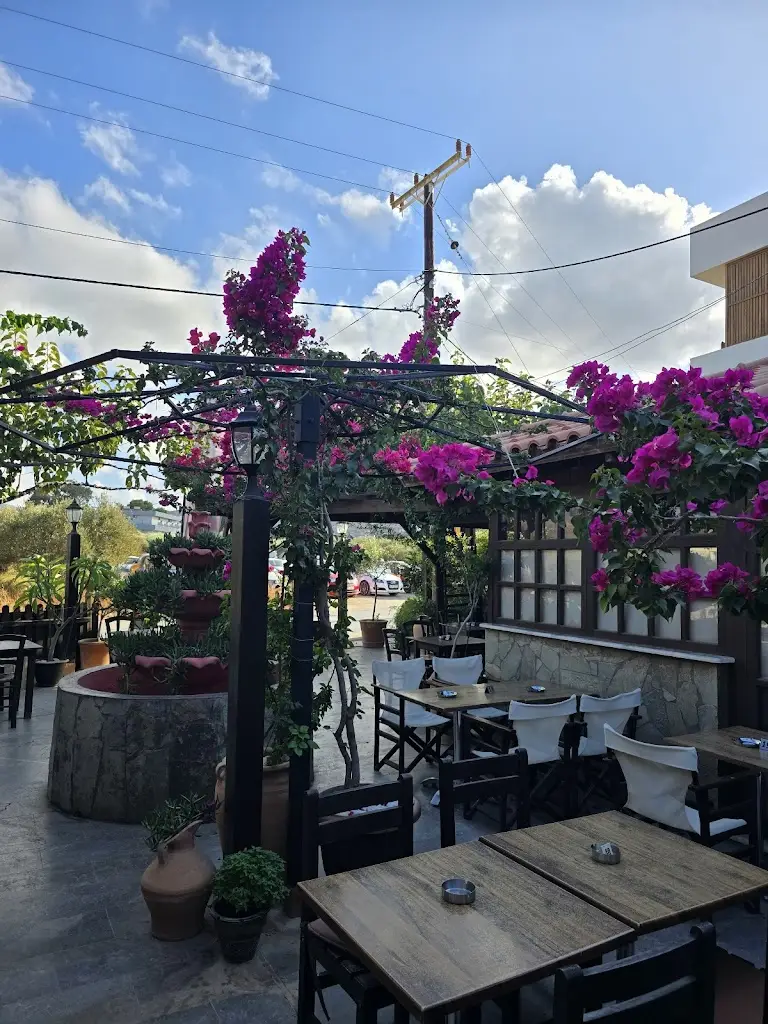 Asteria Garden Restaurant_Goúrnes_slider_image_3