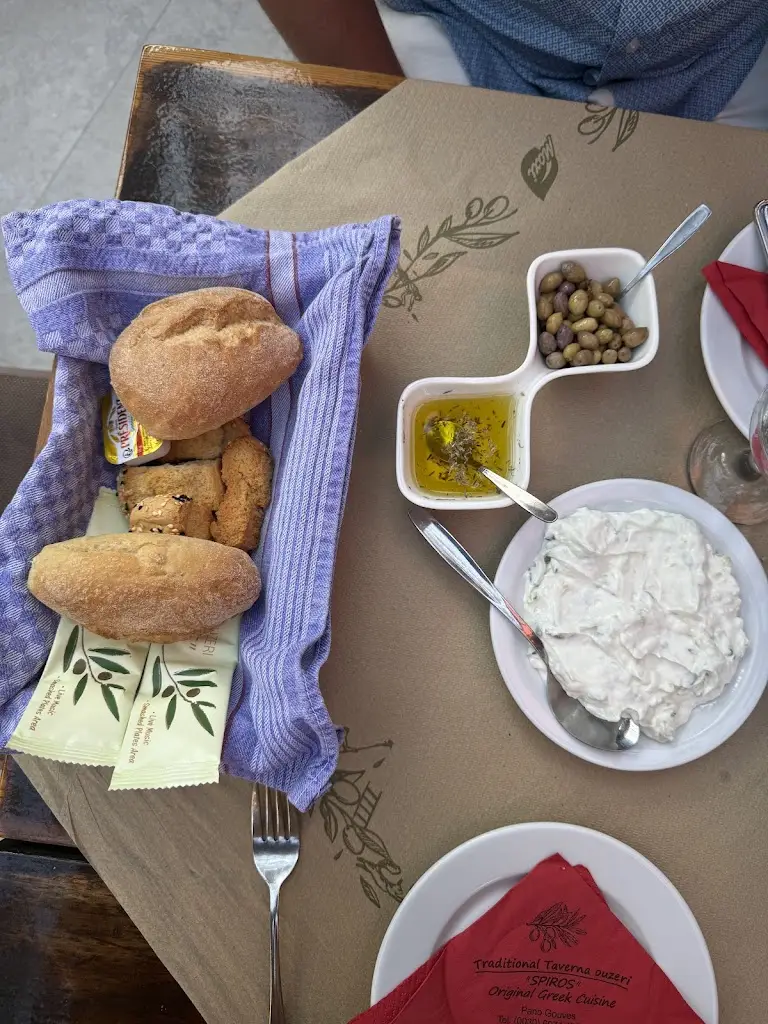 Morgan Garner_SPYROS TAVERNA_Goúrnes_Bewertung