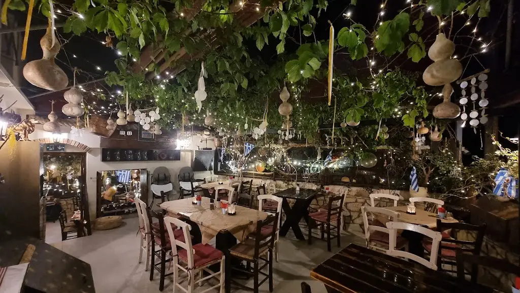 SPYROS TAVERNA Restaurant in Goúrnes