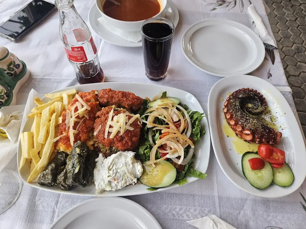 Kyknos Family Taverna_Goúrnes_slider_image_3