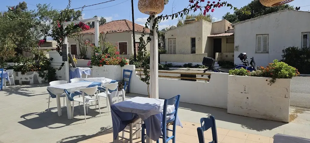 AELIA Greek restaurant_Geráni_slider_image_3