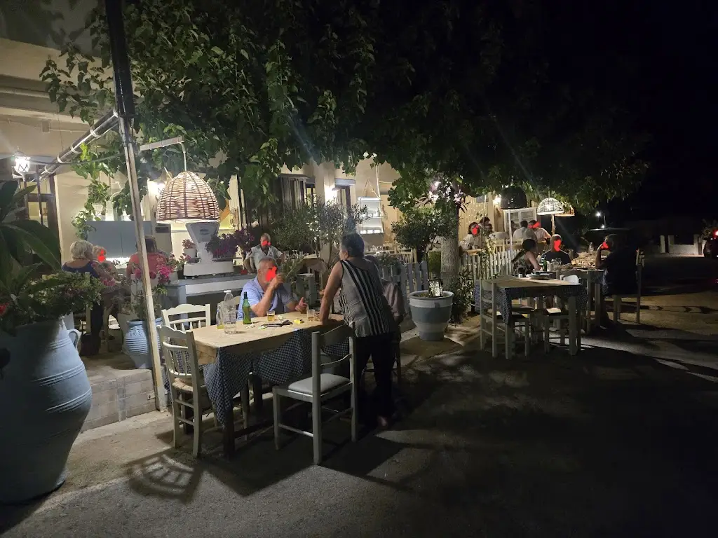 Federico Di Fazio_Στου Μαρκουλακη at Markoulakis_Geráni_recensione