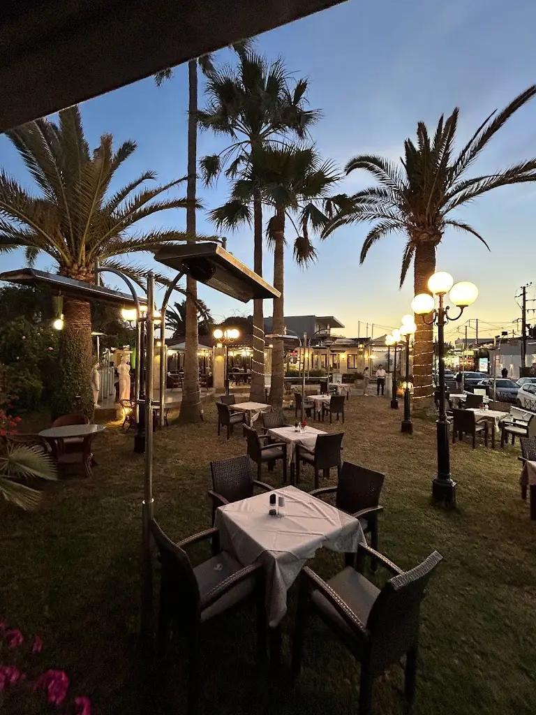 Green Garden Restaurant_Geráni_slider_image_1