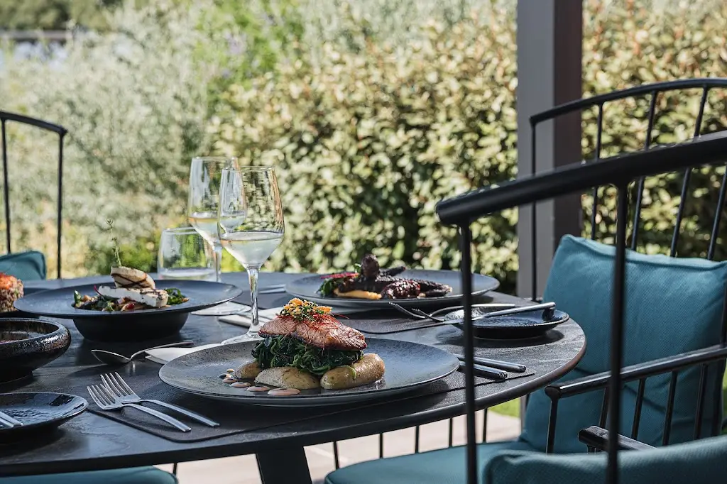 Thymari Restaurant_Geráni_slider_image_3