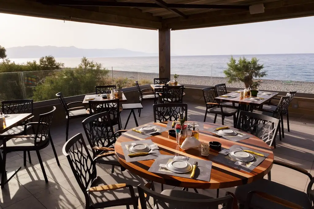 Eanthia Restaurant & Bar Restaurant in Geráni