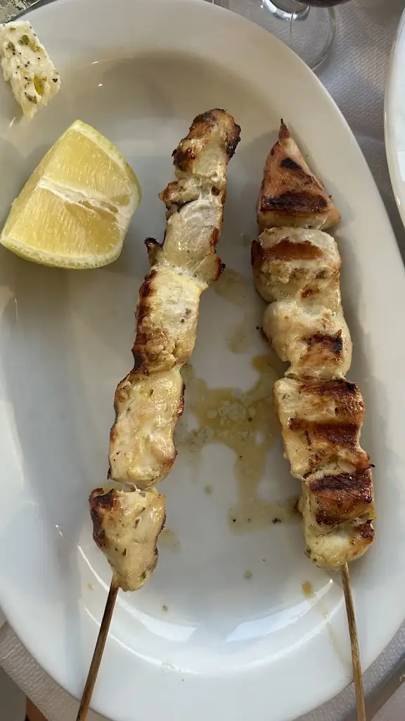 Suela Shquti_Small Paradise Grill House_Geráni_review