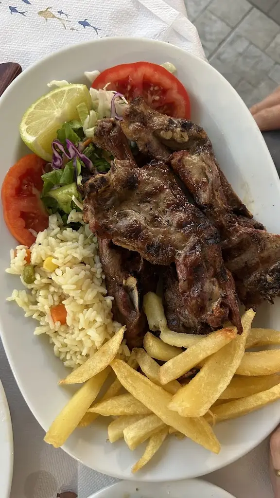 Small Paradise Grill House_Geráni_slider_image_2